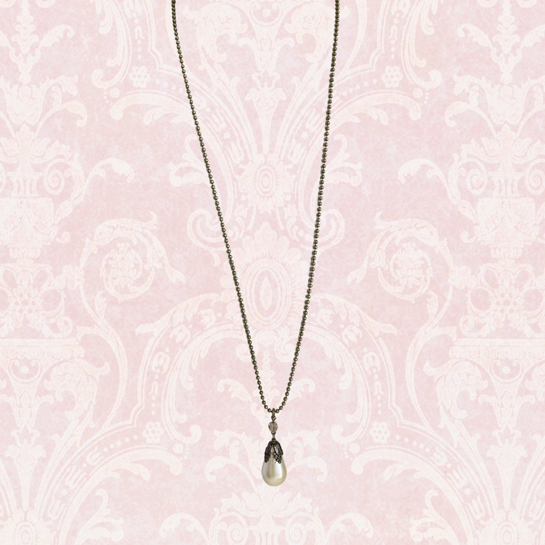 Teardrop Pearl Necklace on Antique Gold